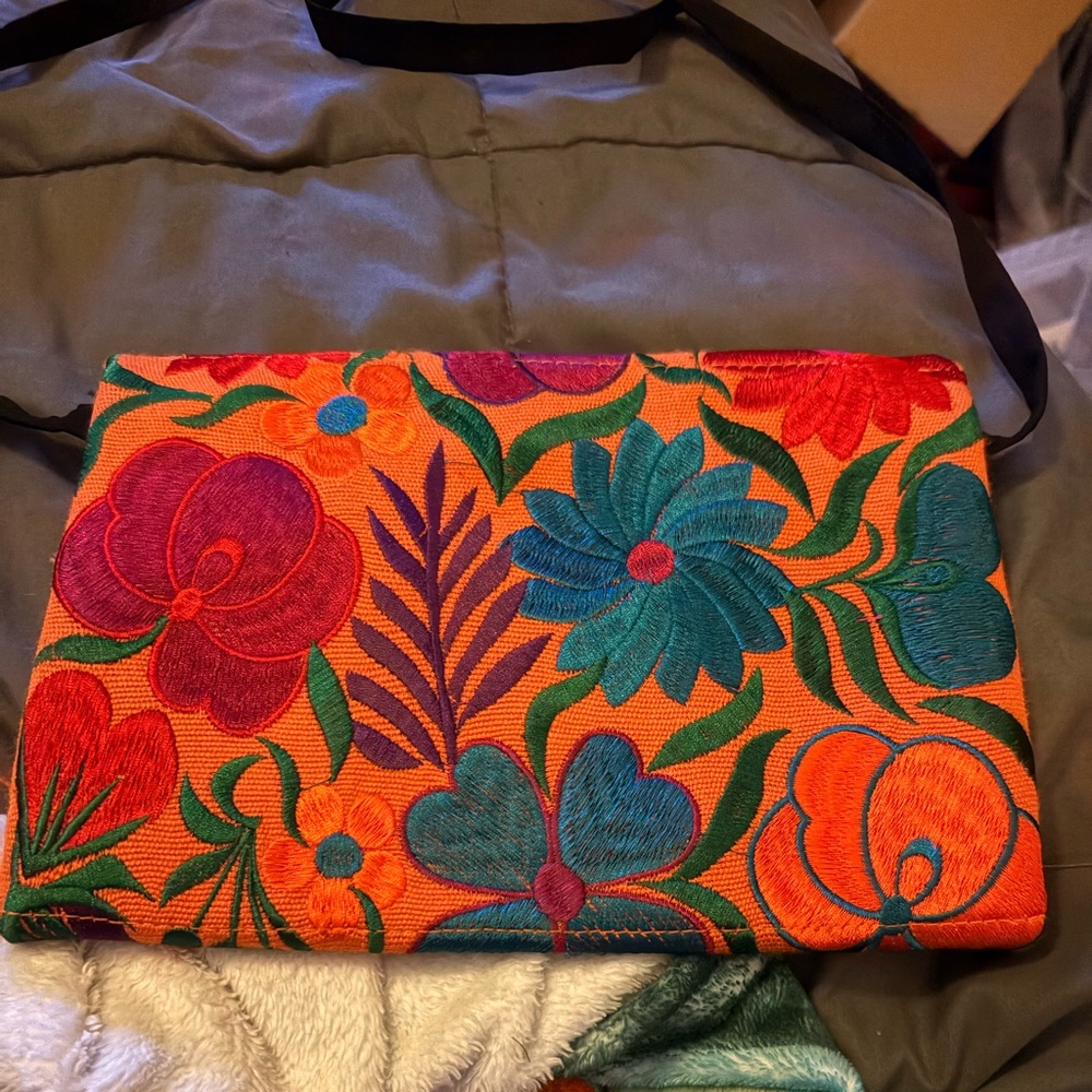 Embroidered flower clutch purse - Mexican style - Picture 3 of 5